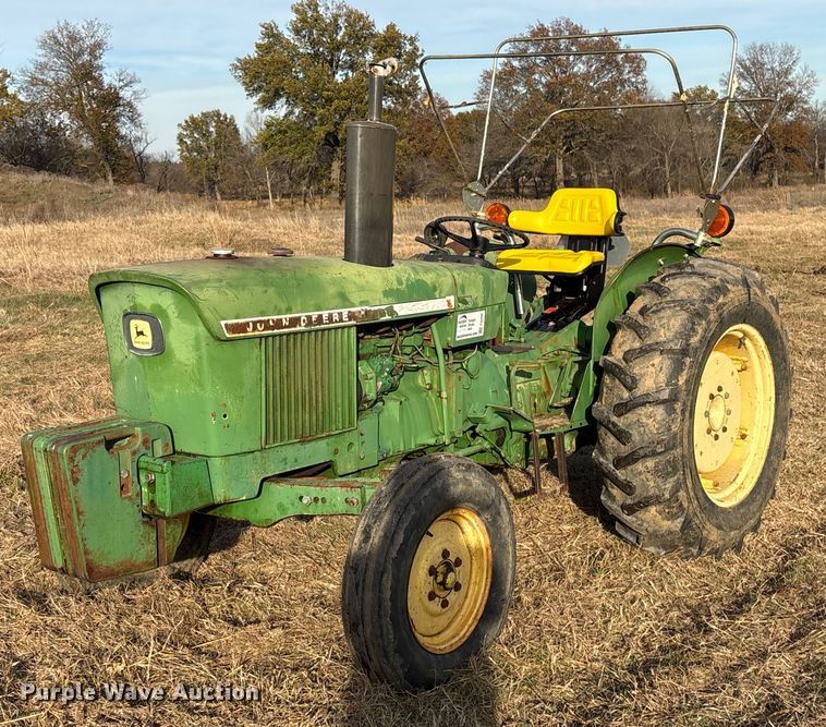 John Deere 820 tractor - FI0086