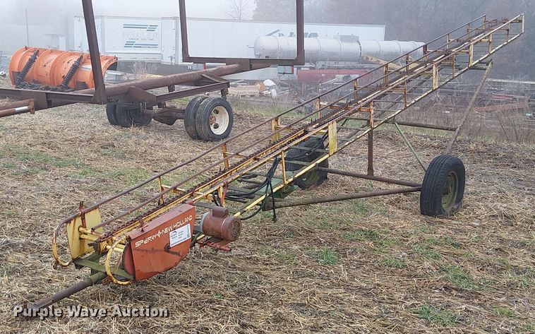 Sperry New Holland 132 square bale elevator  - FK0715