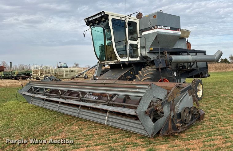 1984 Gleaner L3 combine - NA9927