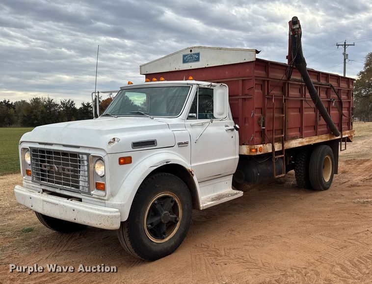 1972 GMC 6500 Custom grain truck - NA9931