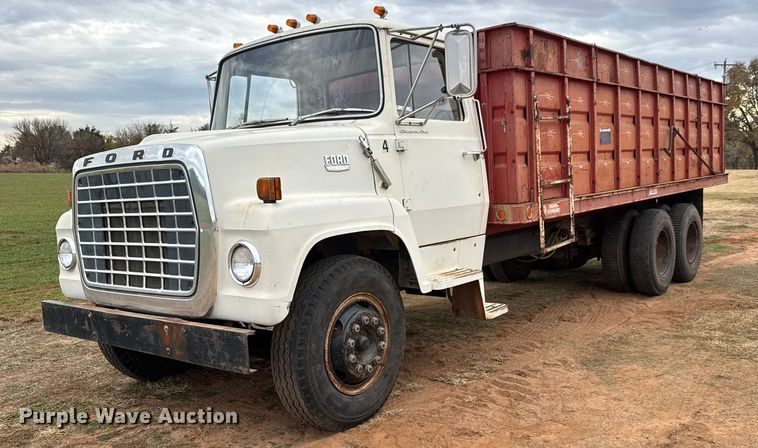 1975 Ford 750 grain truck - NA9932