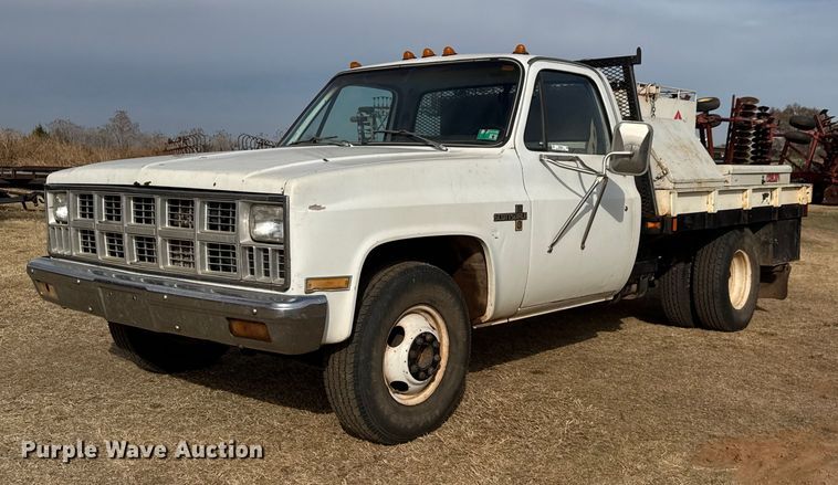 1982 Chevrolet C30 Scottsdale flatbed pickup truck - NA9934