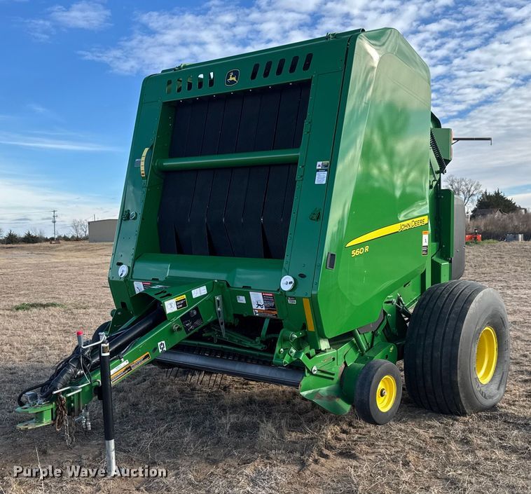 2020 John Deere 560R round baler - NB9023