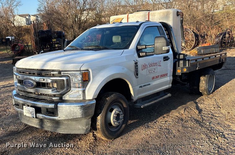 2022 Ford F350 Super Duty flatbed pickup truck - DK0170