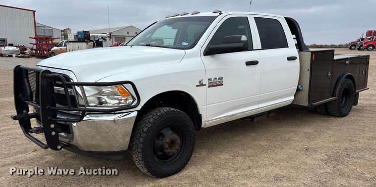 2017 RAM 3500HD Crew Cab flatbed pickup truck - DM1990