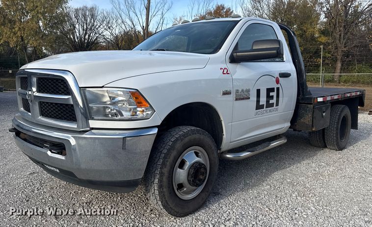 2018 RAM 3500HD flatbed pickup truck - DQ4146