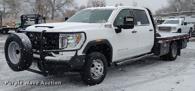 2022 GMC Sierra 3500HD Crew Cab flatbed pickup truck - DT0792