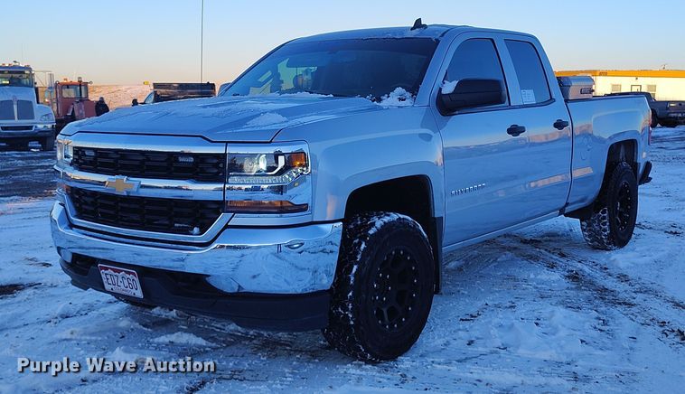 2016 Chevrolet Silverado 1500 Crew Cab pickup truck - DT0794