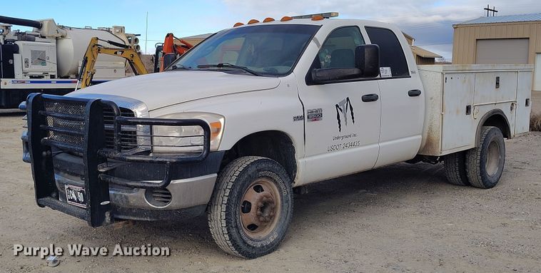 2009 Dodge Ram 3500 Quad Cab utility bed pickup truck - DT0799