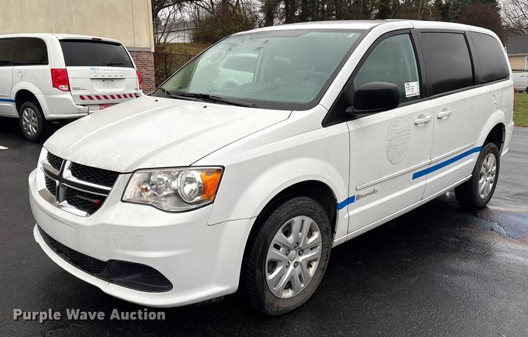 2016 Dodge Grand Caravan handicap accessible van - DT2752