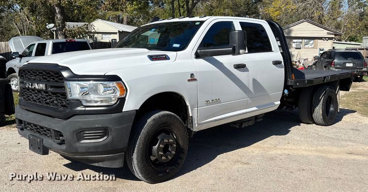 2022 RAM 3500HD Crew Cab flatbed pickup truck - DT4983
