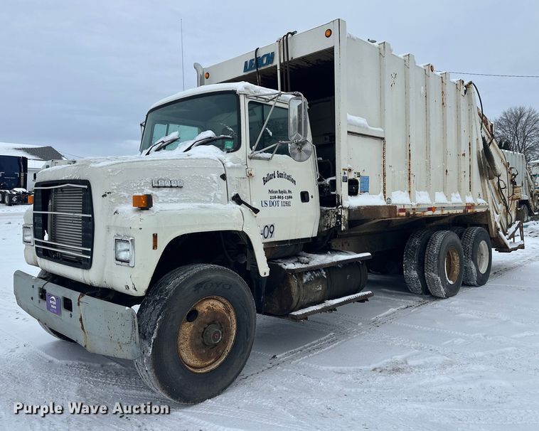 1995 Ford LNT8000 refuse truck - DT6459