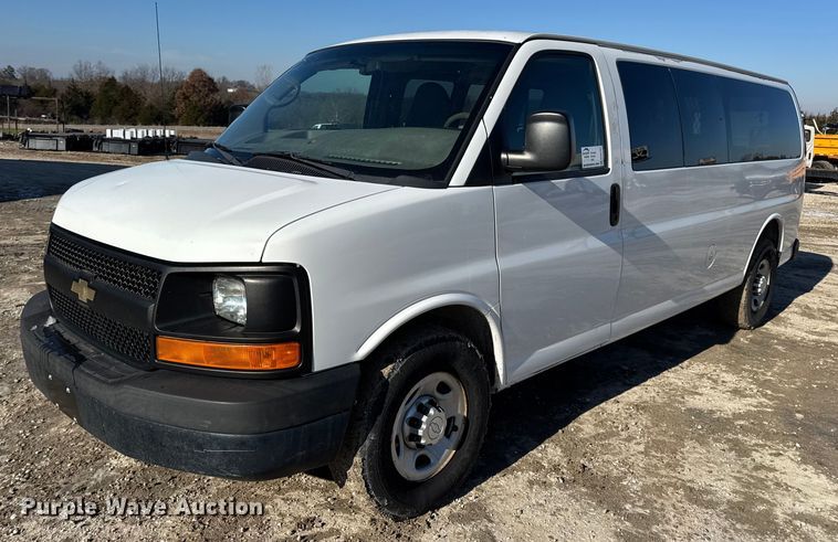 2015 Chevrolet Express 3500 van - DW6701