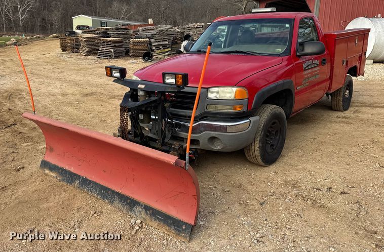 2005 GMC Sierra 2500HD utility bed pickup truck - DW6724