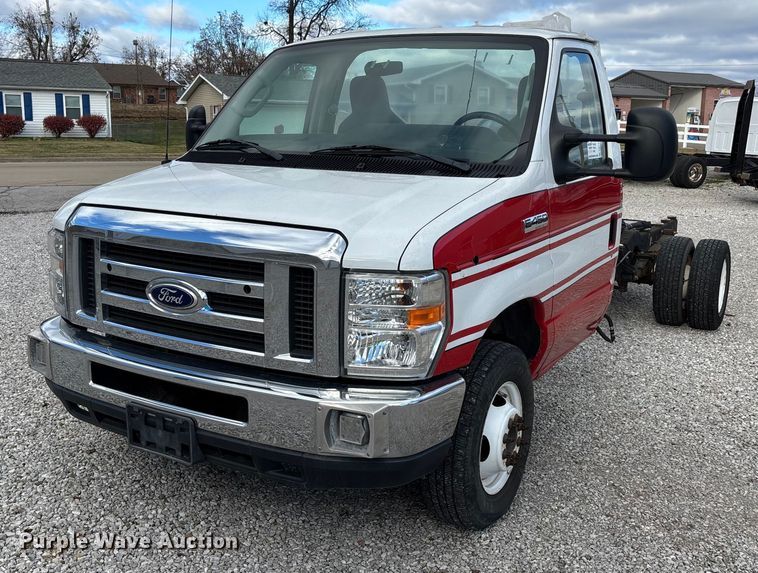 2016 Ford E450 van cab and chassis - DW7317