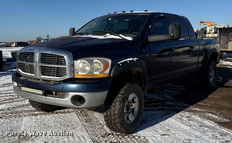 2006 Dodge Ram 2500 Mega Cab pickup truck - DY8438