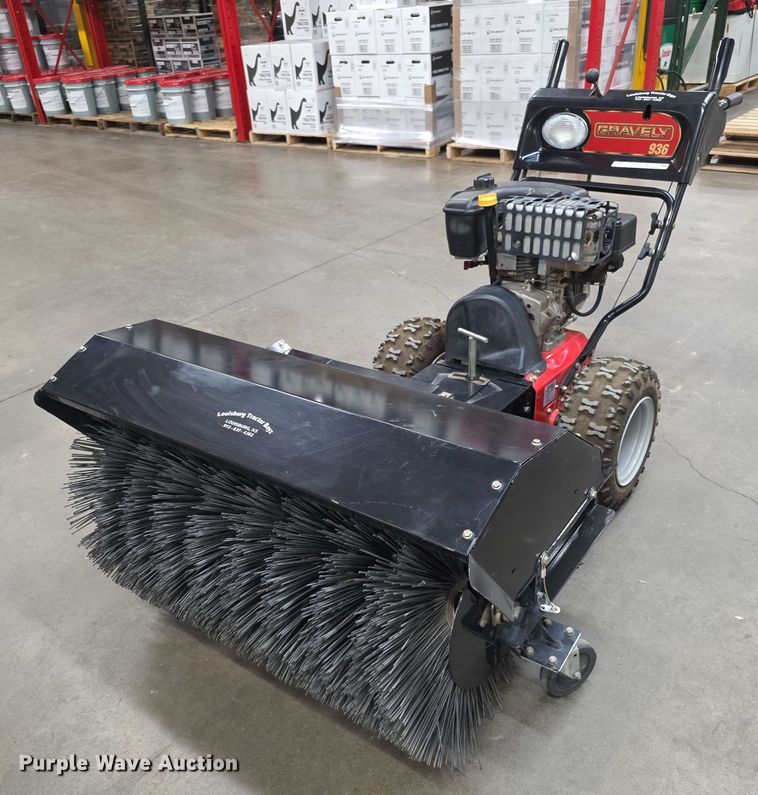 Gravely 936 broom - DZ3706