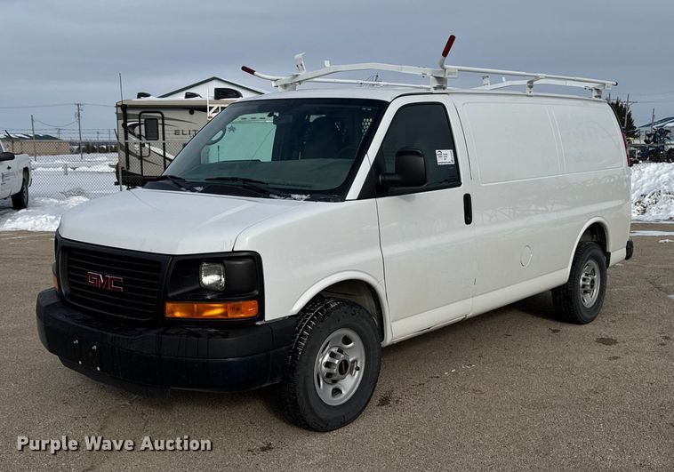 2013 GMC Savana G2500 van - EA2034