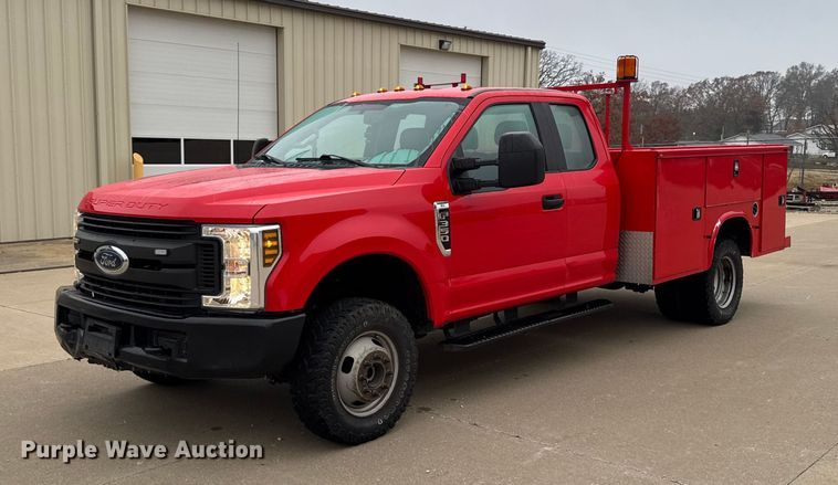 2018 Ford F350 Super Duty XL SuperCab utility bed pickup truck - EA2098