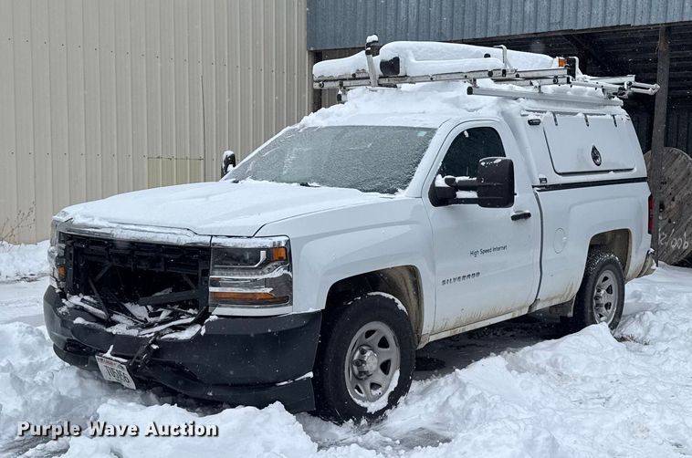 2017 Chevrolet Silverado 1500 pickup truck - EA2127