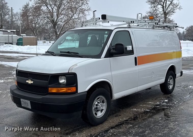 2017 Chevrolet Express 2500 van - EA2130