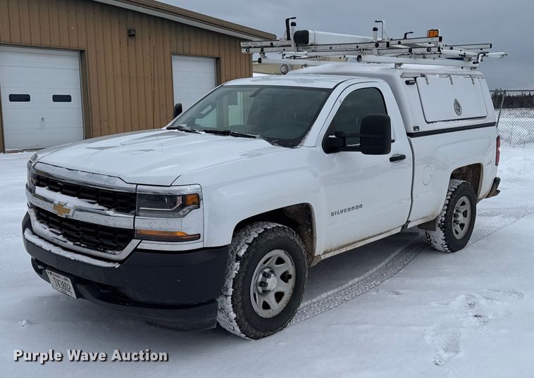 2017 Chevrolet Silverado pickup truck - EA2136