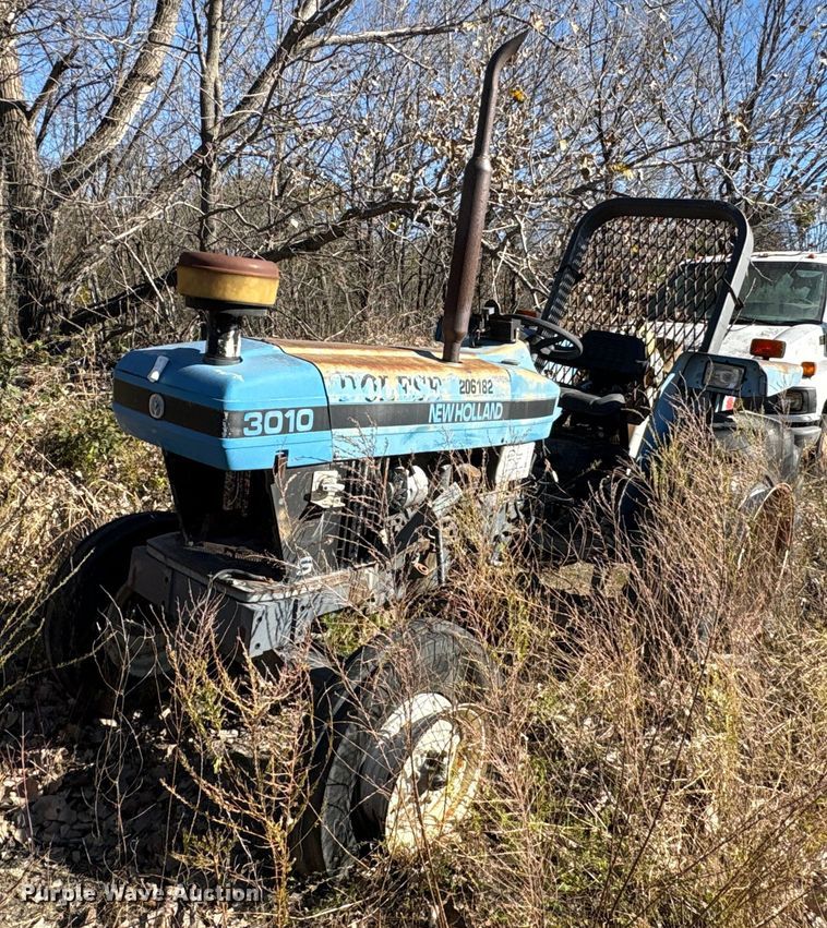 1999 New Holland 3010 tractor - EA7870