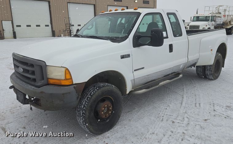 2000 Ford F350 SuperCab pickup truck - EB1198