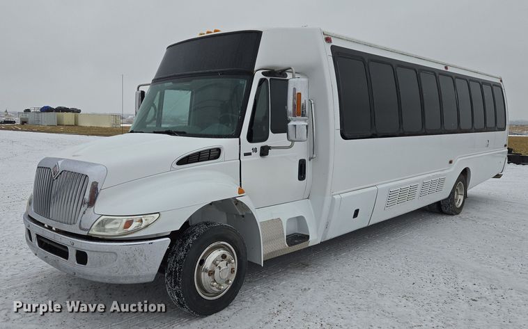 2004 International 3200 shuttle bus - EB1199