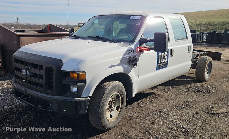 2008 Ford F350 Super Duty pickup truck cab and chassis - EB8470