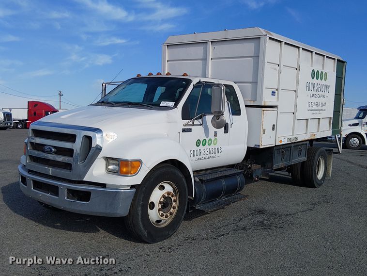 2011 Ford F650 Extended Cab chipper truck - EC1352