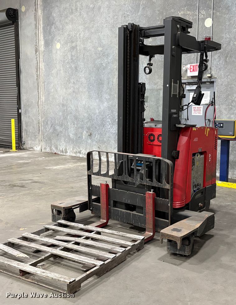 2017 Raymond 7310 reach truck - EC8154