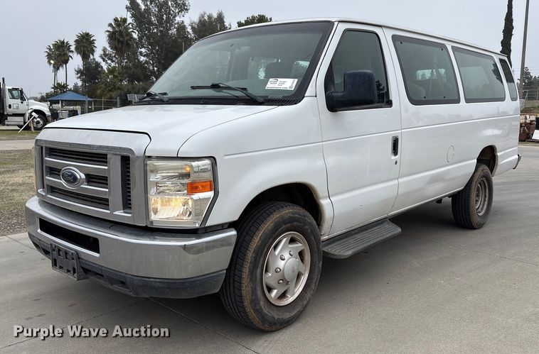 2012 Ford E350 Super Duty van - EC8165
