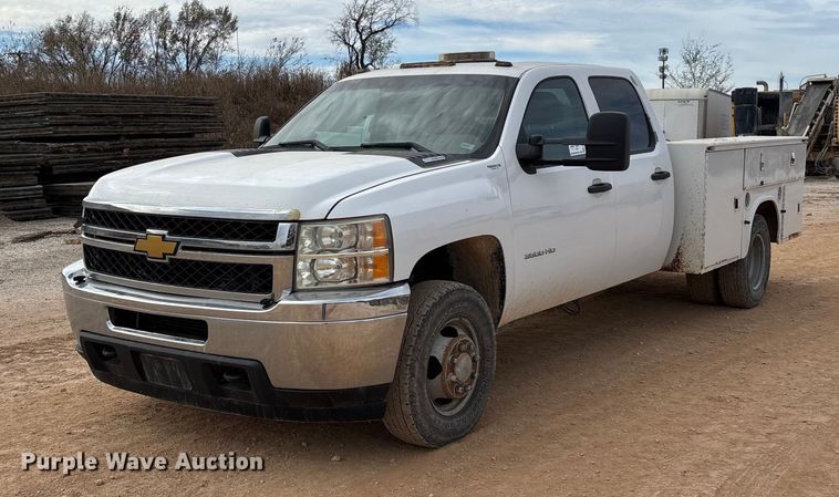 2014 Chevrolet Silverado 3500HD Crew Cab utility bed pickup truck - ED2391