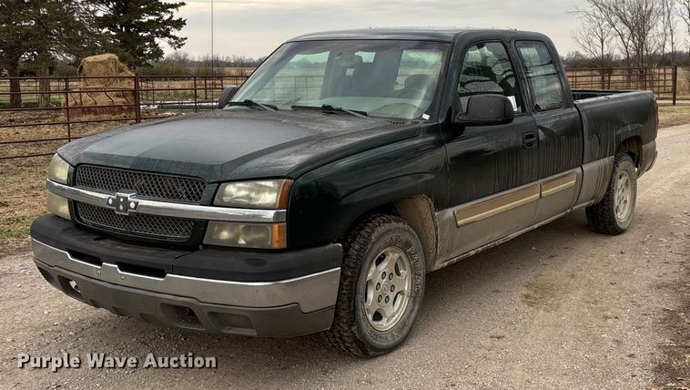 2003 Chevrolet Silverado 1500 Ext. Cab pickup truck - ED2428