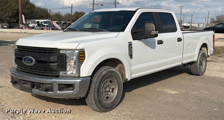 2018 Ford F250 Super Duty XL Crew Cab pickup truck - ED5039