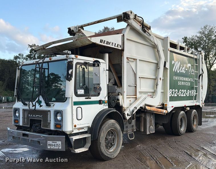 1999 Mack refuse truck - ED5048
