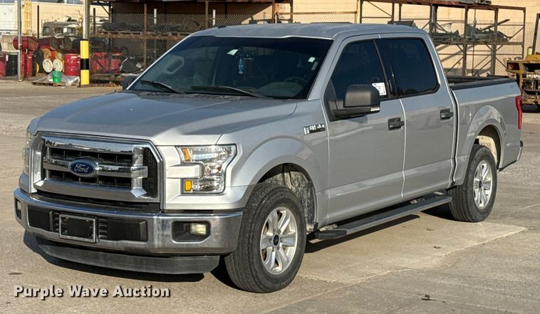 2016 Ford F150 SuperCrew pickup truck - EE3379