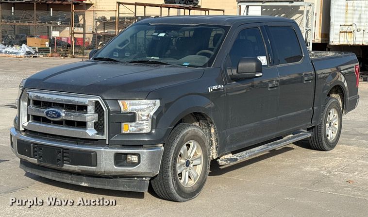 2017 Ford F150 SuperCrew pickup truck - EE3382