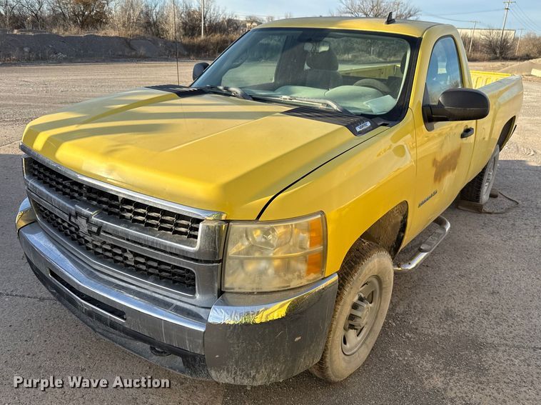2010 Chevrolet Silverado 2500HD pickup truck - EE3428