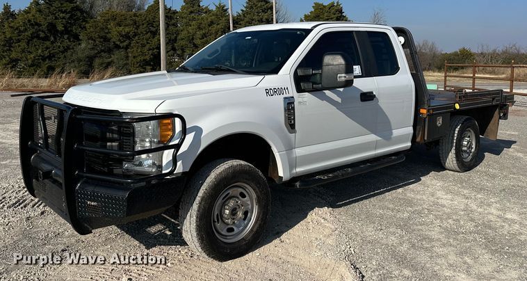 2017 Ford F250 Super Duty SuperCab bale bed pickup truck - EE4448
