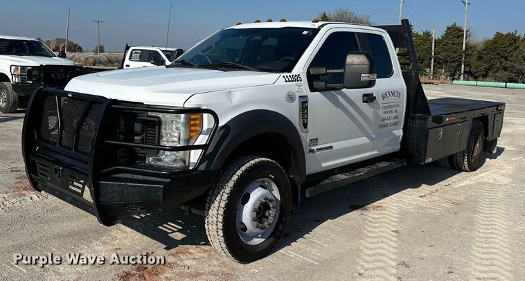 2017 Ford F550 SuperCab flatbed truck - EE4452