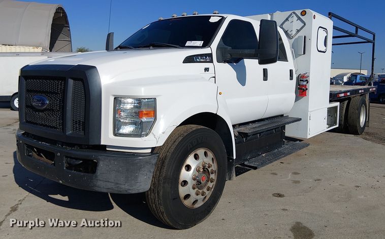 2016 Ford F750 flatbed truck - EE4996