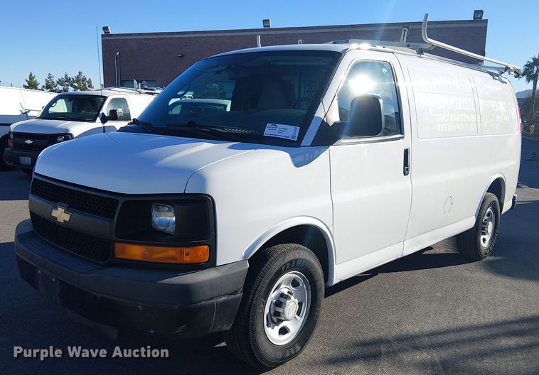 2015 Chevrolet Express van - EE5032
