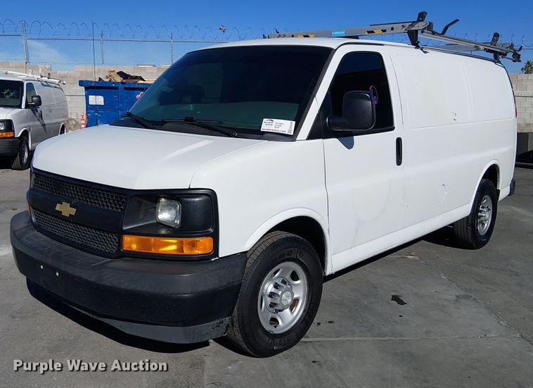 2017 Chevrolet Express van - EE5036