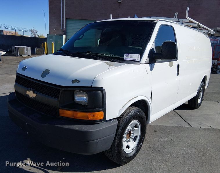 2012 Chevrolet Express van - EE5038