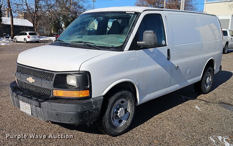 2016 Chevrolet Express 2500 van - EI8932