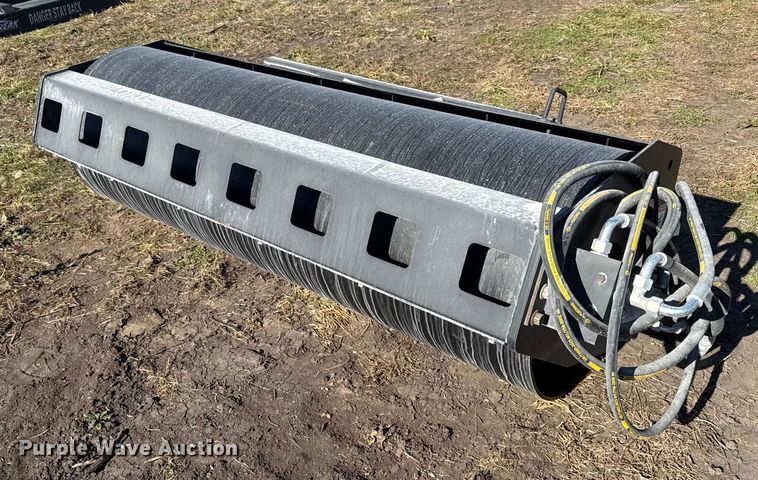 Pabreak skid steer vibratory roller - EN0066