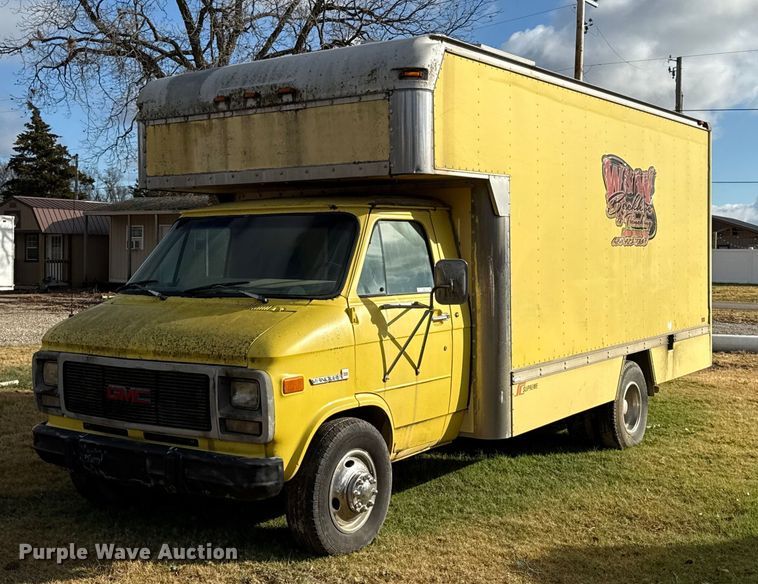 1996 GMC G3500 box truck - EN0110