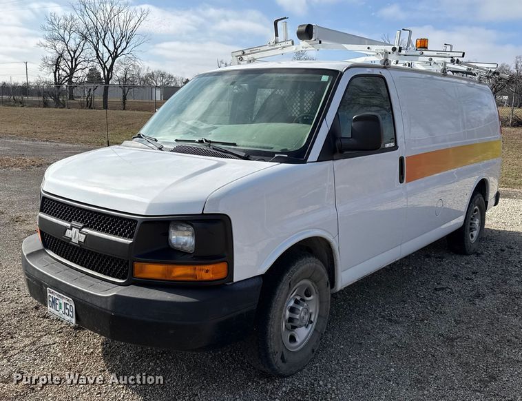 2017 Chevrolet Express 2500 van - EN0152